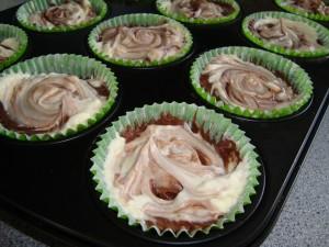 Chokladmuffins med cheesecakefyllning bild 3