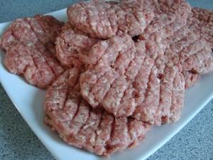 Hemgjorda hamburgare med bbq sås bild 2