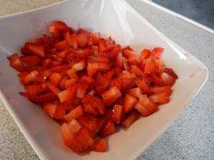 Jordgubbskaka med marängtäcke bild 1