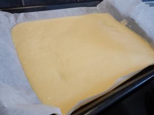 Jordgubbskaka med marängtäcke bild 2