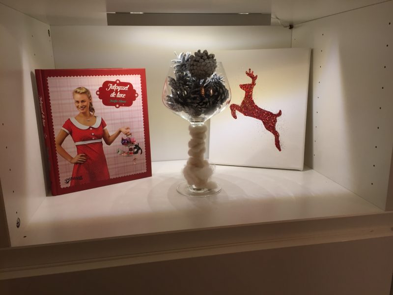 Glittrig ren på canvasduk 3